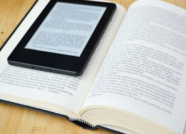 ¿Libros impresos o digitales? El tira y afloja de la lectura en el siglo XXI